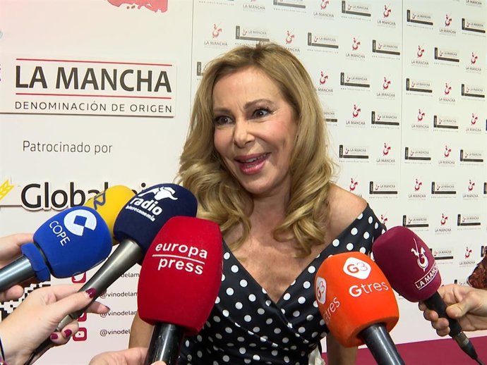 Ana Obregón recibe el Premio Solidario DO La Mancha 2025 a toda su carrera.