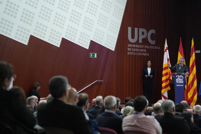 El alcalde de Barcelona, Jaume Collboni, interviene durante el 20 aniversario del Centro Nacional de Supercomputación (BSC-CNS), a 12 de noviembre de 2025, en Barcelona, Catalunya (España). El Centro Nacional de Supercomputación (BSC-CNS) es el centro nac