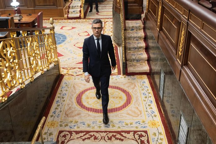 Archivo - El ministro de la Presidencia, Justicia y Relaciones con las Cortes, Félix Bolaños, a su salida de una sesión plenaria en el Congreso de los Diputados, a 12 de noviembre de 2024, en Madrid (España).El Pleno del Congreso celebra hoy la primera vo
