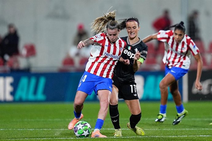 Rosa Otermín, en un partido con el Atlético de Madrid.