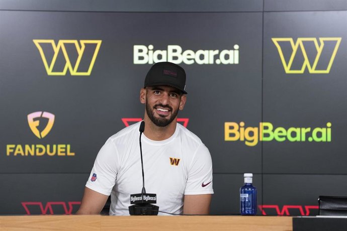 Marcus Mariota durante la rueda de prensa de los Washington Commanders en la Ciudad Real Madrid