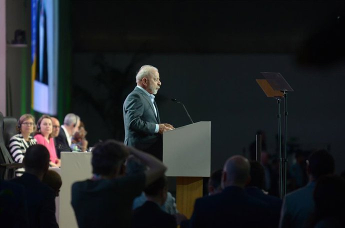HANDOUT - 10 November 2025, Brazil, Belem: Brazilian President Luiz Inacio Lula da Silva speaks at the opening ceremony of the UN Climate Change Conference COP30 in Brazil. Photo: Antonio Sciza/COP30/dpa - ATTENTION: editorial use only and only if the cre