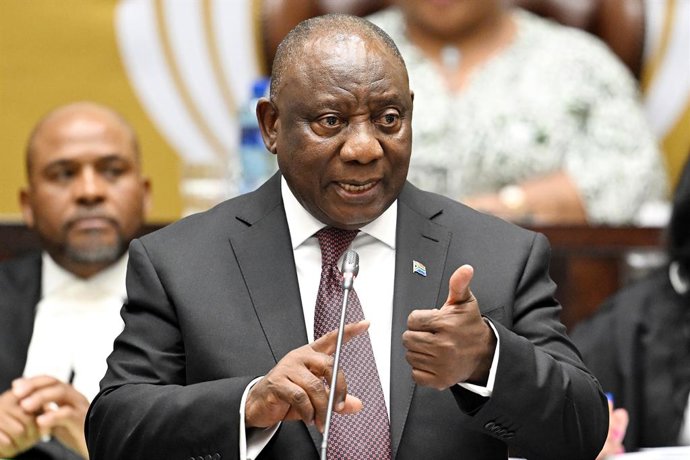 CAPE TOWN, 6 de novembro de 2025 -- O presidente sul-africano Cyril Ramaphosa fala durante uma sessão de perguntas e respostas na Assembleia Nacional na Cidade do Cabo, África do Sul, em 6 de novembro de 2025. Ramaphosa disse na quinta-feira que a próxima