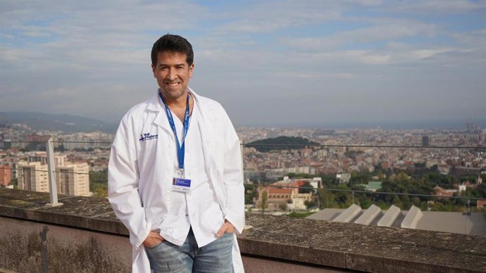 Archivo - El doctor Jordi Riera dirige el Programa ECMO del adulto del Hospital Universitari Vall d'Hebron de Barcelona