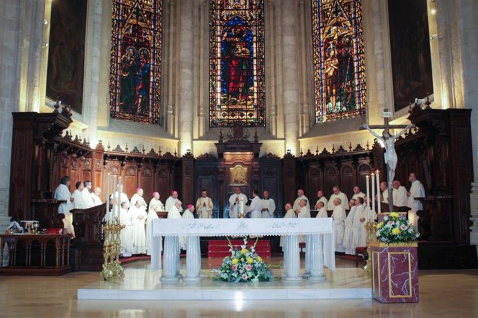 Archivo - La catedral de San Juan Bautista en Albacete.