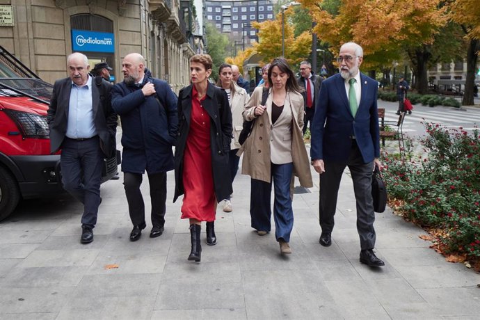 La presidenta del Gobierno de Navarra, María Chivite, llega al Parlamento de Navarra acompañad de miembros del Gobierno para asistir al Debate sobre el Estado de la Comunidad de 2025.