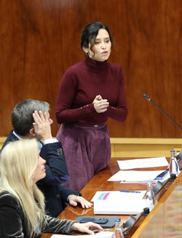 La presidenta de la Comunidad de Madrid, Isabel Díaz Ayuso, durante un pleno en la Asamblea de Madrid, a 13 de noviembre de 2025, en Madrid (España). 