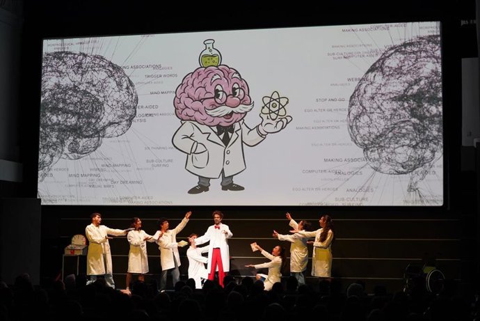 El Festival de Cine Fantástico de la Universidad de Málaga (Fancine) ha inaugurado este pasado miércoles noche su 35 edición con una gala de alto voltaje en el cine Albéniz a cargo de la Escuela Superior de Arte Dramático (ESAD).