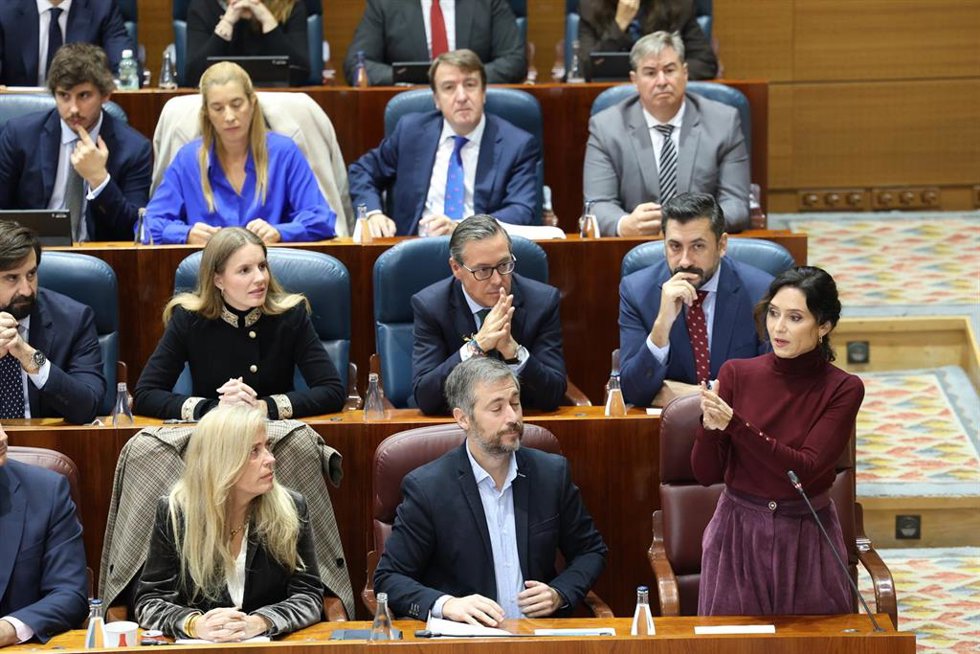 La presidenta de la Comunidad de Madrid, Isabel Díaz Ayuso, durante un pleno en la Asamblea de Madrid, a 13 de noviembre de 2025, en Madrid (España). El estado de la sanidad pública de la Comunidad de Madrid tras las incidencias detectadas en los cribad