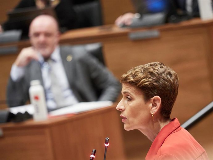La presidenta del Gobierno de Navarra, María Chivite, en el pleno del Parlamento de Navarra, en el Debate sobre el Estado de la Comunidad que se inicia este jueves.