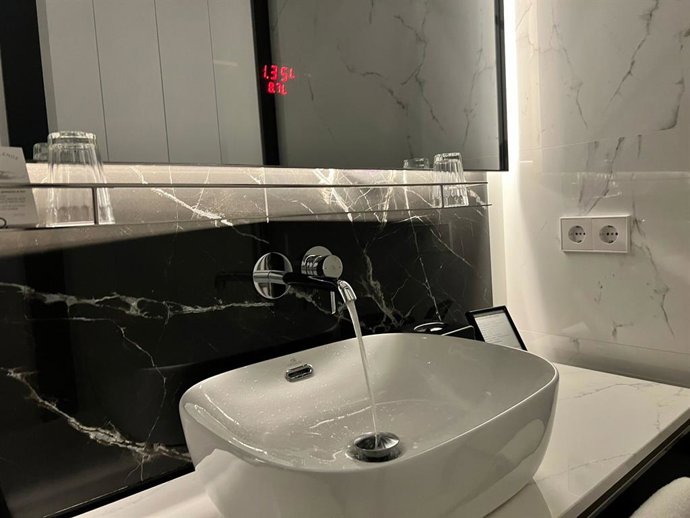 Estimar Valencia ahorra 1,4 millones de litros de agua anuales al reducir un 22% el consumo por huésped