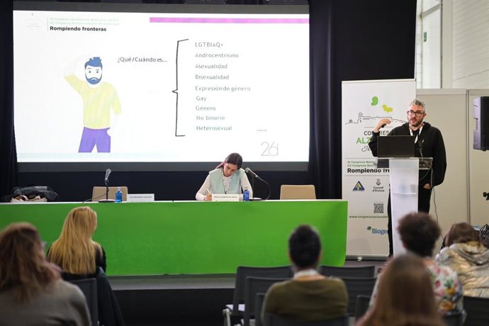 Expertos, pacientes y familiares piden una atención "integral y respetuosa" a los colectivos vulnerables con Alzheimer