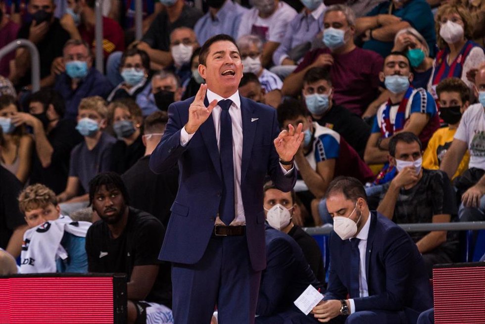 Archivo - Xavi Pascual, en su etapa en el Zenit San Petersburgo, en un partido de la Euroliga en el Palau Blaugrana