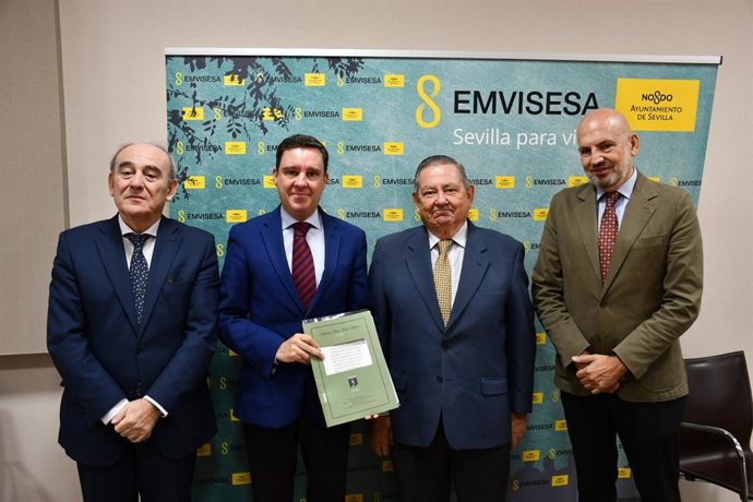 Firma de la cesión de un local por parte del Ayuntamiento de Sevilla a la Hermandad de San Benito.