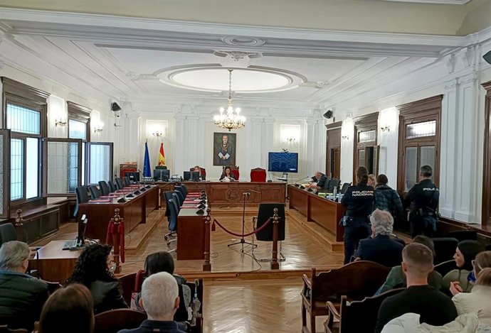 Imagen del juicio celebrado en la Audiencia Provincial de León en mayo de 2025 por el asesinato de una anciana en la residencia Virgen del Camino de León capital.