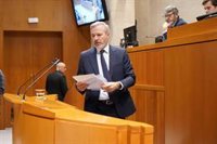Azcón dice que la planificación energética del Miteco es "manifiestamente insuficiente" y llega tarde