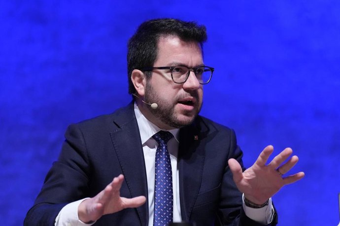 Archivo - El expresidente de la Generalitat, Pere Aragonès, interviene durante la última jornada del 4º Congrés d’Economia i Empresa de Catalunya, en el Auditori L'illa, a 20 de junio de 2025, en Barcelona, Catalunya (España). El Colegio de Economistas de
