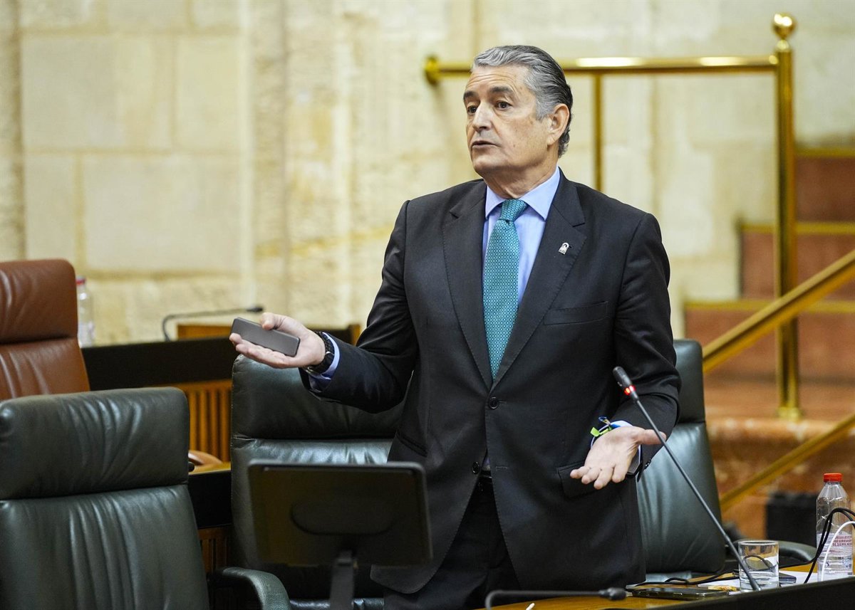 PSOE-A reta a Sanz a aceptar una comisión de investigación sobre el cribado:  Hasta Mazón se ha sentado en una 