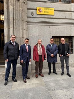 Representantes de Confemetal y de Ascem a las puertas del Ministerio de Hacienda