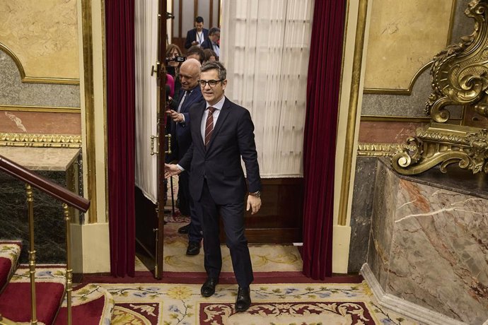 El ministro de la Presidencia, Justicia y Relaciones con las Cortes, Félix Bolaños, a su llegada a una sesión plenaria en el Congreso de los Diputados, a 13 de noviembre de 2025, en Madrid (España). Hoy el pleno del Congreso debate y vota las enmiendas de