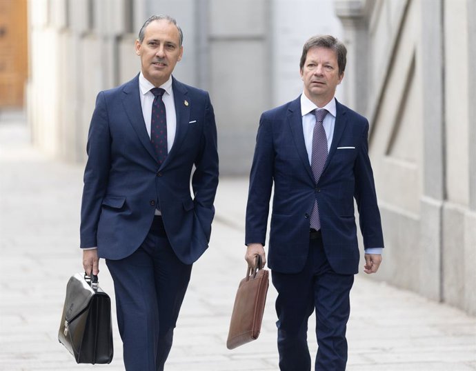 Archivo - El decano del Ilustre Colegio de la Abogacía de Madrid (ICAM), Eugenio Ribón (i), a su llegada a declarar como testigo en el Tribunal Supremo, a 21 de febrero de 2025, en Madrid (España). El ICAM ejerce la acusación popular en la causa que se in