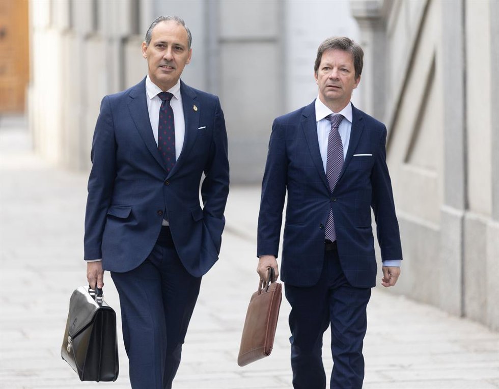Archivo - El decano del Ilustre Colegio de la Abogacía de Madrid (ICAM), Eugenio Ribón (i), a su llegada a declarar como testigo en el Tribunal Supremo, a 21 de febrero de 2025, en Madrid (España). El ICAM ejerce la acusación popular en la causa que se 