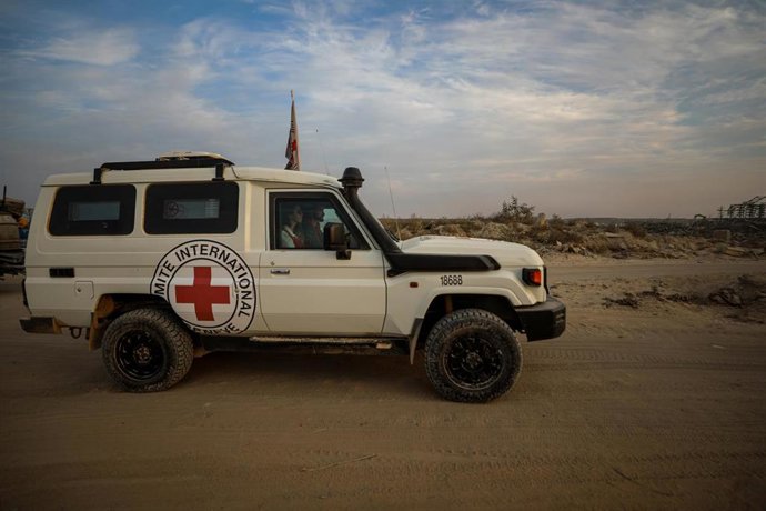 Un vehículo del Comité Internacional de la Cruz Roja (CICR) en la ciudad de Gaza, en el norte de la Franja de Gaza (archivo)
