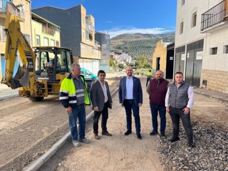 Visita a las obras en el tramo urbano de la JA-3302, en Fuensanta de Martos