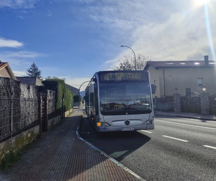 Camargo demanda al Gobierno el refuerzo de la línea de autobús S1 ante la saturación del servicio en horas