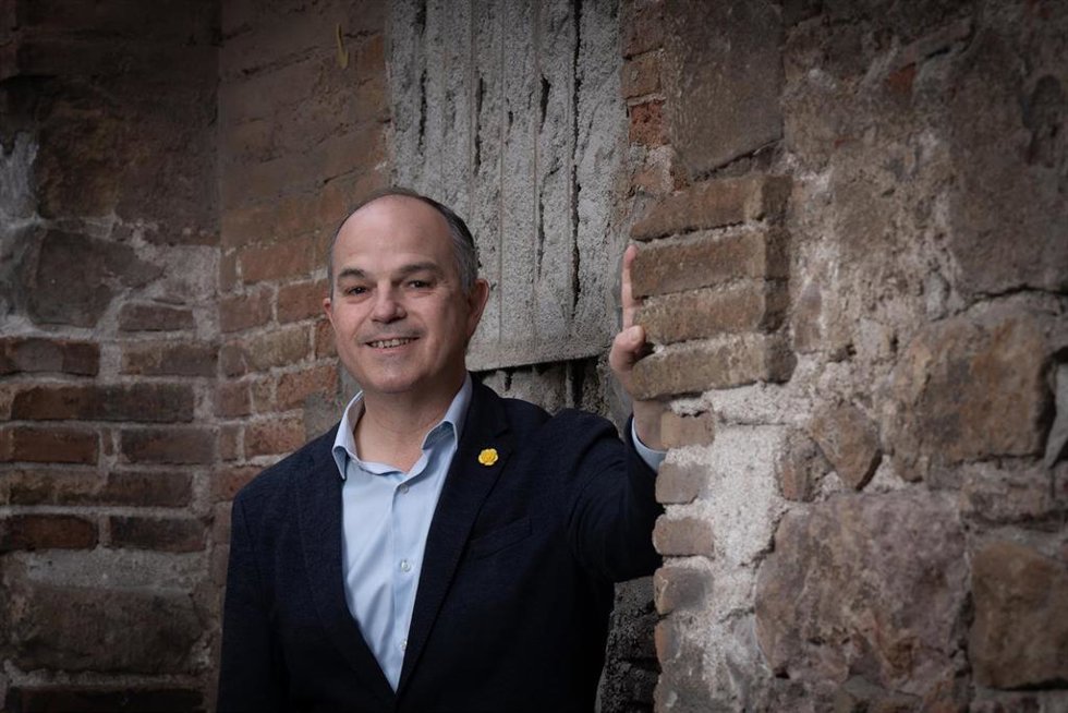 Archivo - El secretario general de Junts, Jordi Turull, posa tras una entrevista para Europa Press, en la sede de Junts, a 16 de abril de 2025, en Barcelona, Cataluña (España). Jordi Turull es un político español, miembro de Junts, diputado entre 2004 y
