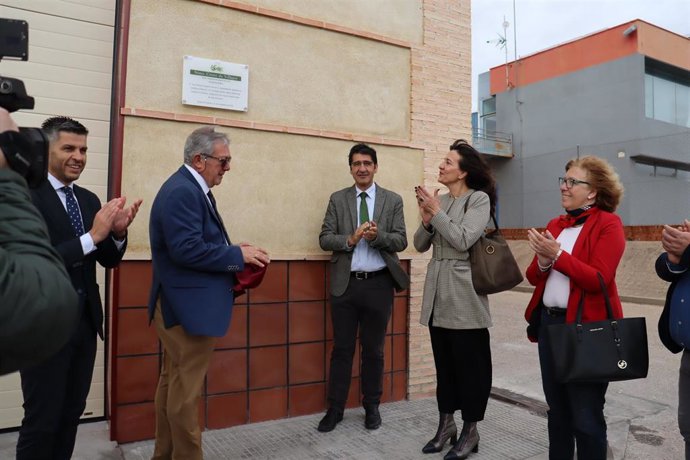 El vicepresidente segundo del Gobierno de Castilla-La Mancha, José Manuel Caballero, ha inaugurado las nuevas instalaciones de la almazara de la cooperativa ‘Santísimo Cristo de Villajos’, en Campo de Criptana