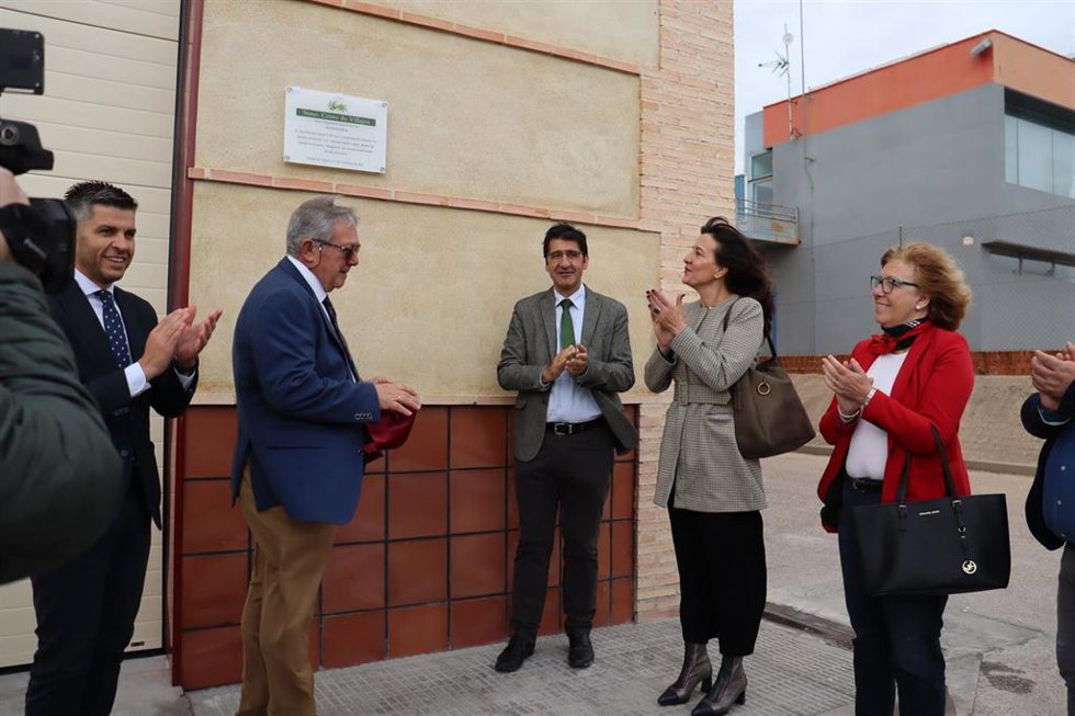 El vicepresidente segundo del Gobierno de Castilla-La Mancha, José Manuel Caballero, ha inaugurado las nuevas instalaciones de la almazara de la cooperativa Santísimo Cristo de Villajos, en Campo de Criptana