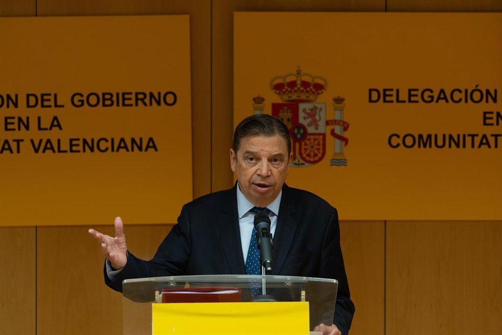 El ministro de Agricultura, Pesca y Alimentación, Luis Planas, valora la labor de Mercasa durante la dana, en rueda de prensa en la sede de la Delegación del Gobierno en la Comunidad Valenciana, a 13 de noviembre de 2025, en Valencia, Comunidad Valencia