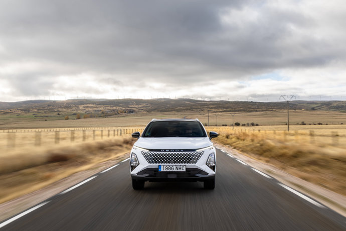 Nuevo Omoda 5 SHS-H: tecnología híbrida, 224 CV de potencia y un precio por menos de 30.000 euros