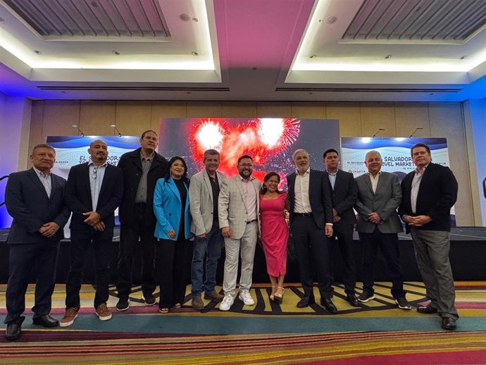 Más de 100 de empresarios se reúnen en El Salvador Travel Market 2025 para impulsar negocios turísticos.