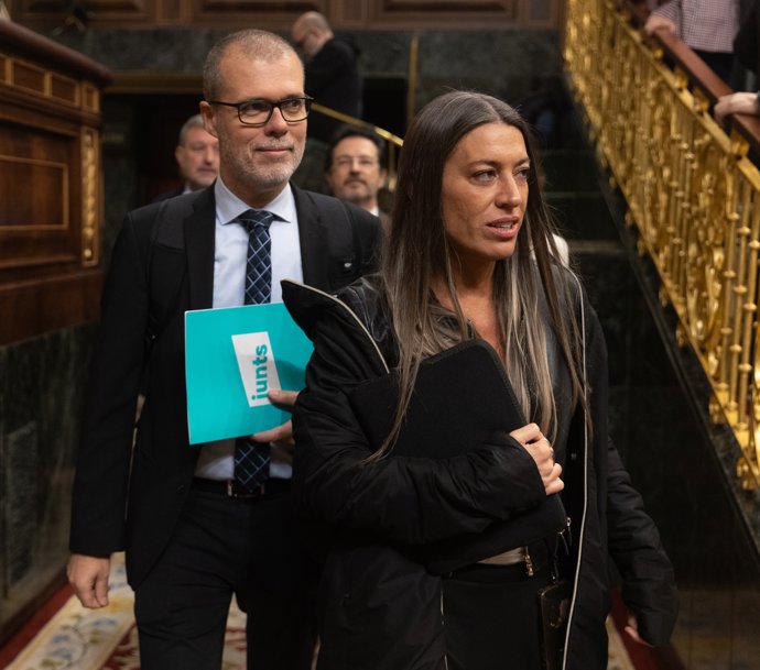 La portavoz de Junts en el Congreso, Miriam Nogueras, a su llegada a una sesión de control al Gobierno, en el Congreso de los Diputados, a 12 de noviembre de 2025, en Madrid (España).