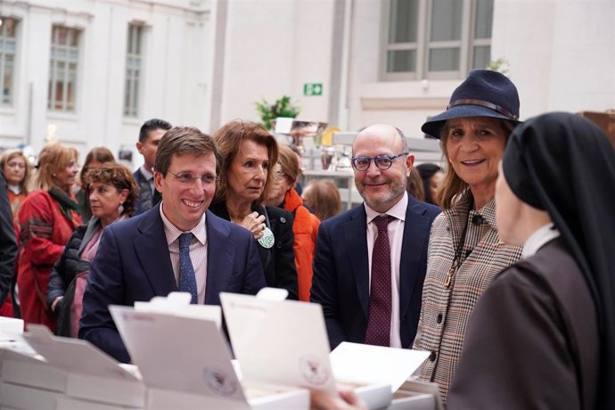 La Infanta Elena y Almeida inauguran el Rastrillo de Nuevo Futuro