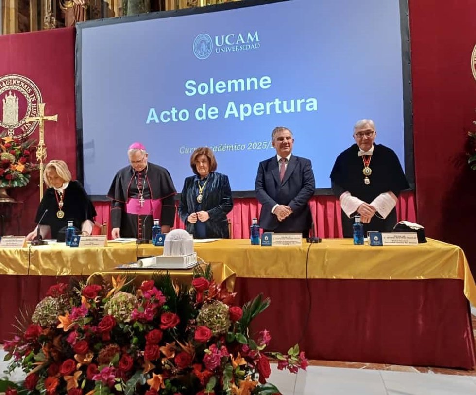 El consejero de Universidades e Investigación destaca en la apertura del curso de la UCAM la proyección internacional y el compromiso con la investigación de la institución