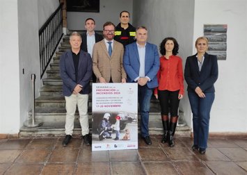 Foto de familia en la presentación de la XX Semana de la Prevención de Incendios.