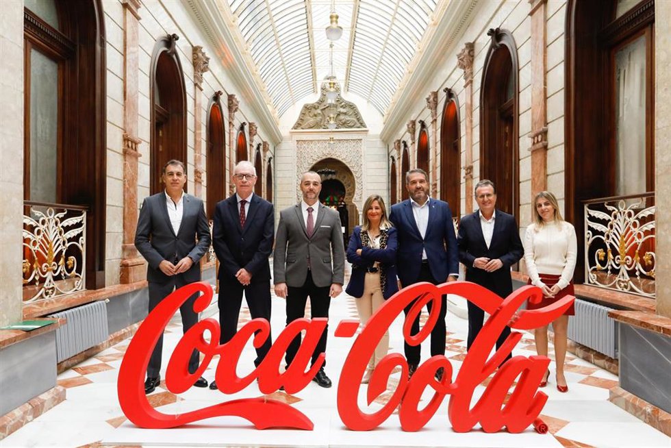Presentación del informe de impacto de Coca-Cola en la Región de Murcia. José Ángel De La Hoz, Antonio J. Navarro, Juan Antonio Mata Tamboleo, Beatriz Codes Domínguez, Miguel López Abad, Alejandro García Alonso y Almudena Peñaranda Jiménez.