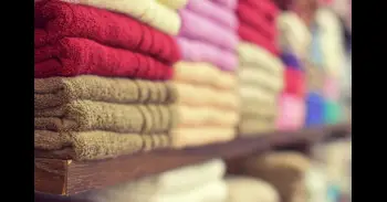 Dato curioso: ¿sabes para qué sirve la franja que llevan muchas toallas de baño?