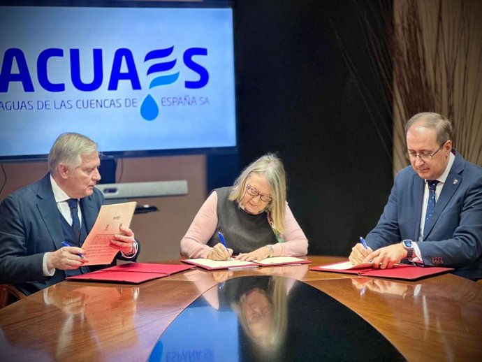 Ciudad Real y Miguelturra sellan un acuerdo histórico con Acuaes para modernizar el sistema de saneamiento conjunto.