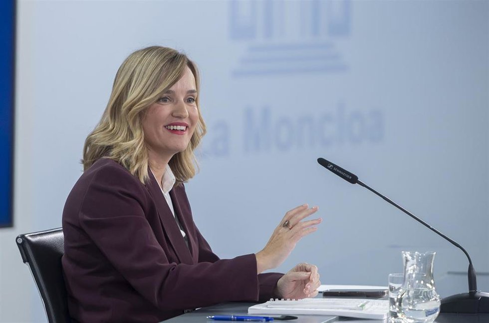La ministra de educación, formación profesional y deportes, Pilar Alegría, ofrece declaraciones en la rueda de prensa posterior a la reunión del Consejo de Ministros, a 11 de noviembre de 2025, en Madrid (España).