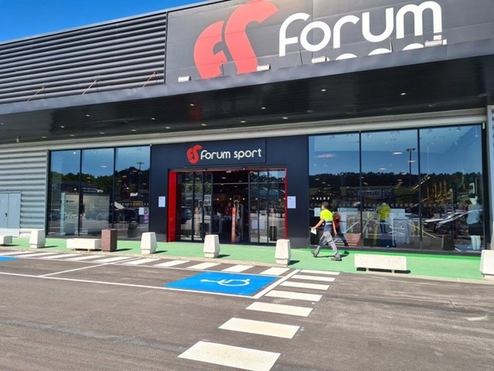 Archivo - Tienda Forum en el centro comercial Artea de Leioa (Bizkaia)