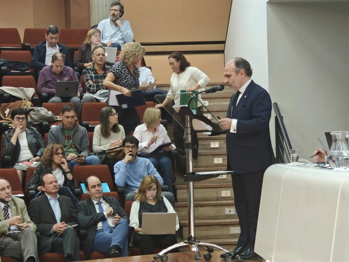 El rector Ignacio Villaverde.