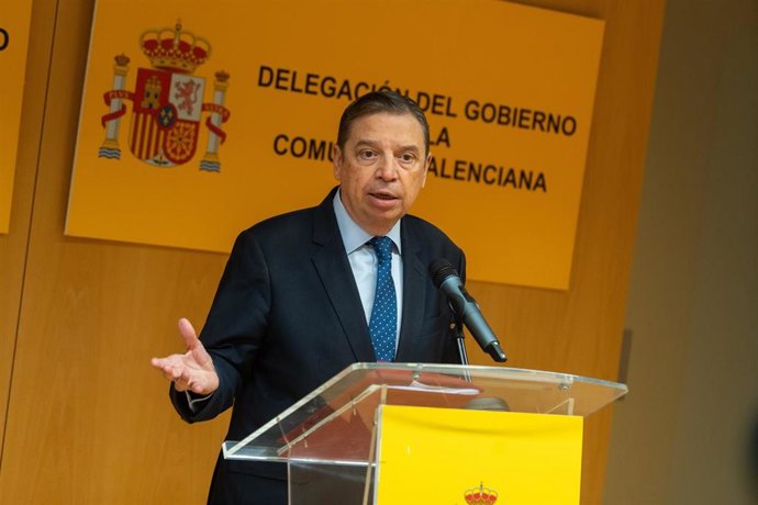 El ministro de Agricultura, Pesca y Alimentación, Luis Planas, valora la labor de Mercasa durante la dana, en rueda de prensa en la sede de la Delegación del Gobierno en la Comunidad Valenciana, a 13 de noviembre de 2025, en Valencia