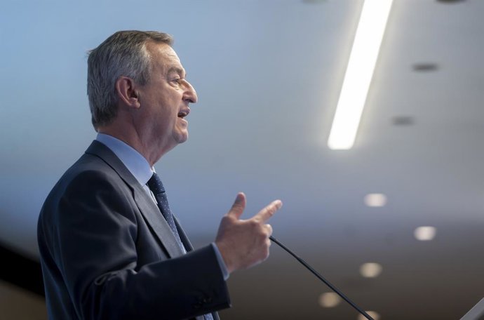 El consejero delegado del Banco Sabadell, César González-Bueno, durante una rueda de prensa, en la sede del Banco Sabadell, a 13 de noviembre de 2025, en Madrid (España). El Grupo Banco Sabadell logró un beneficio neto de 1.390 millones de euros en los nu