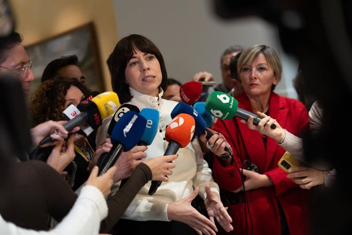 La secretària general del PSPV-PSOE, Diana Morant, atén els mitjans de comunicació