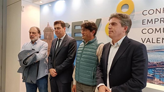 El nuevo presidente de CEV Alicante y los vicepresidentes de la agrupación empresarial