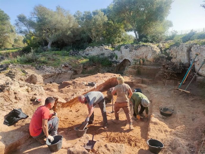 Confirman la existencia de un nueva cámara funeraria en el yacimiento de Son Sunyer.